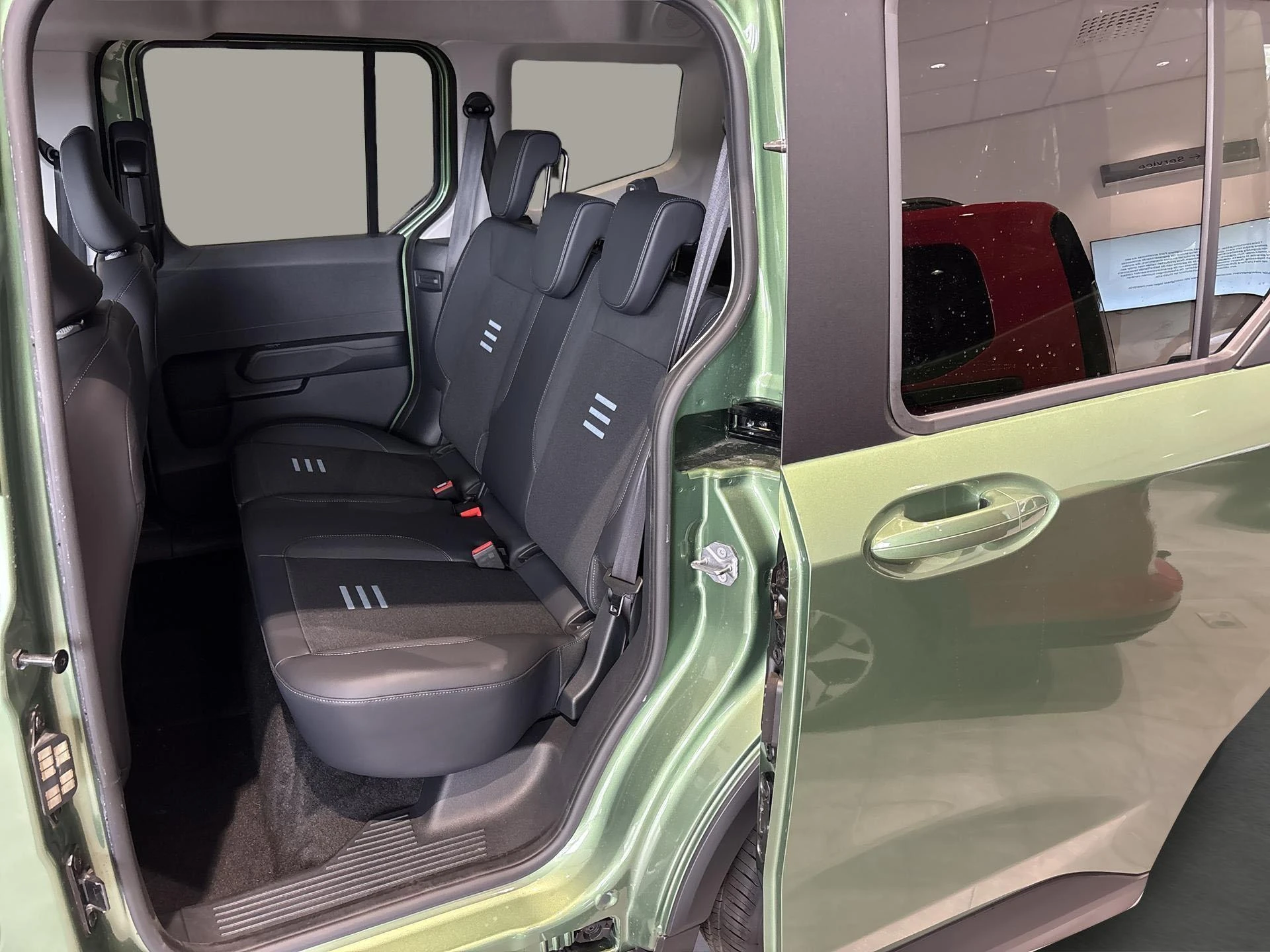 Ford-Tourneo Courier-image-17