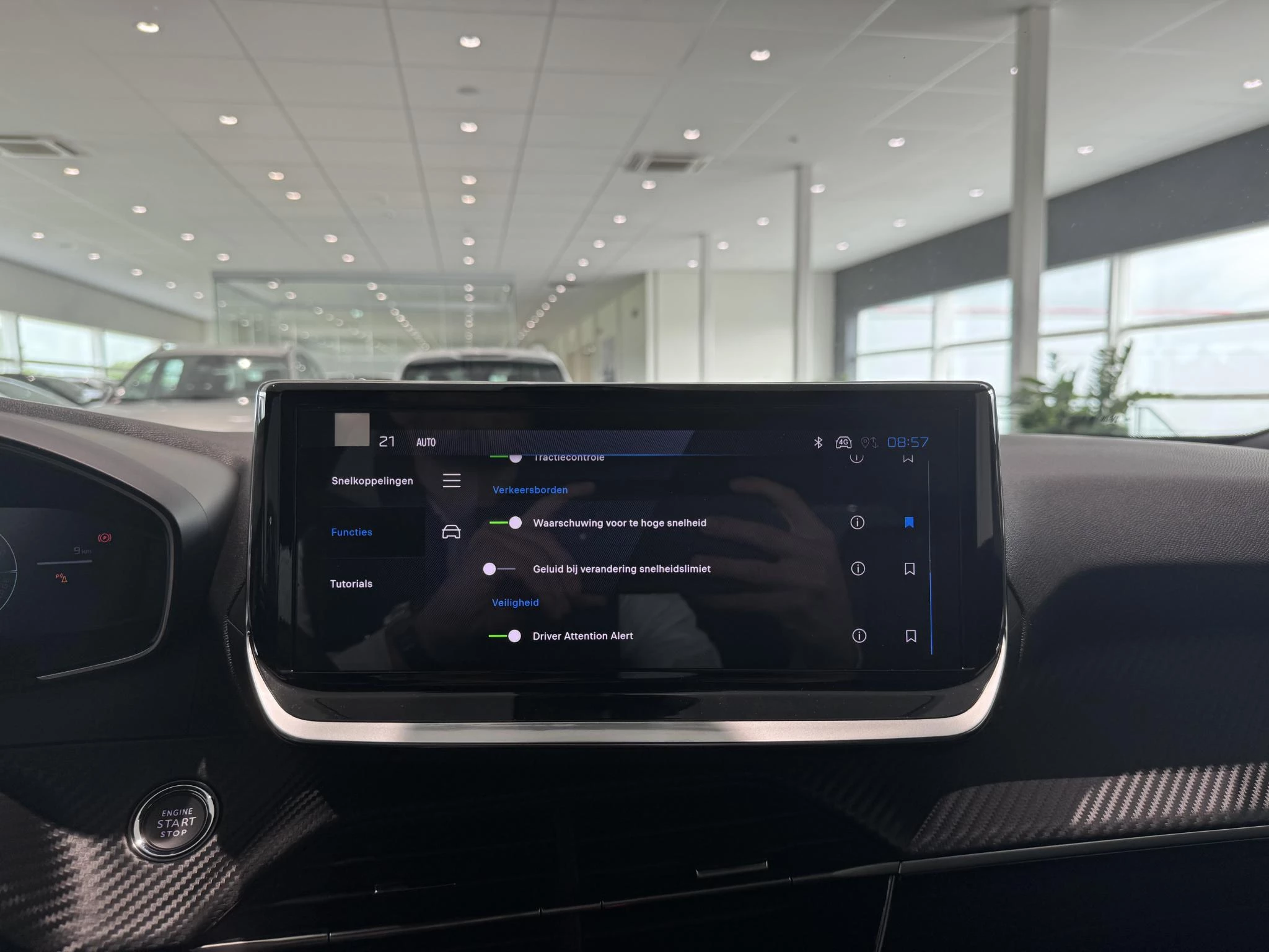 Peugeot-e-2008-image-17