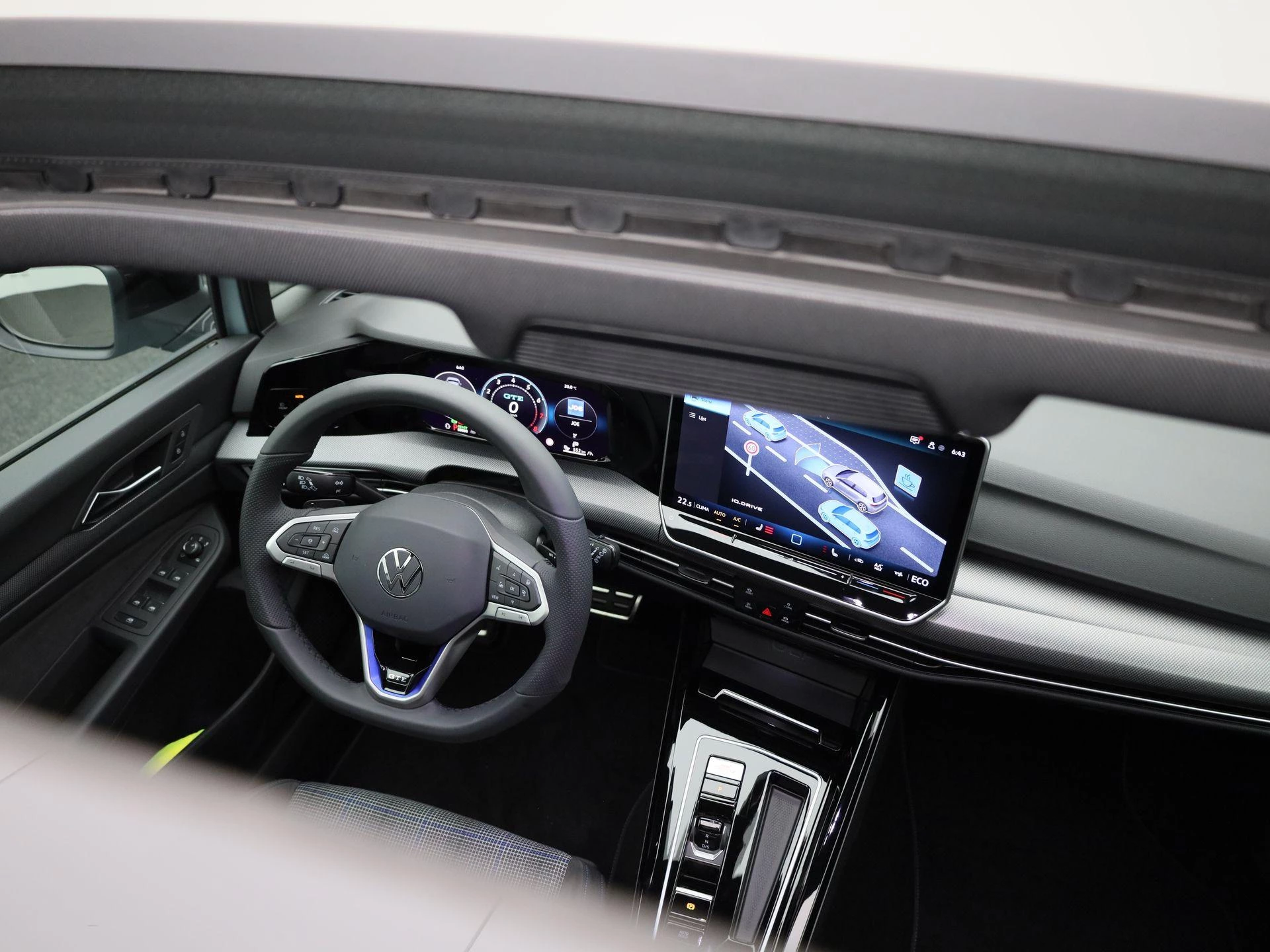 Volkswagen-Golf-image-38