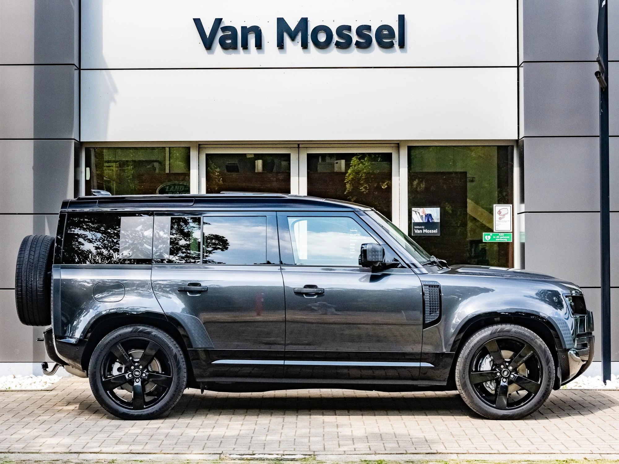 Land Rover Defender 110 D300 X-Dynamic HSE