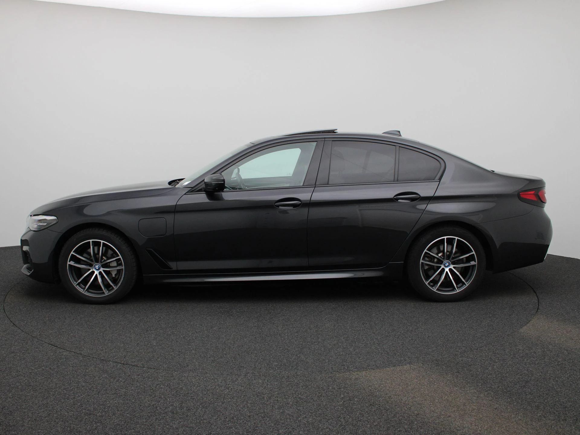 BMW-Série 5-image-3