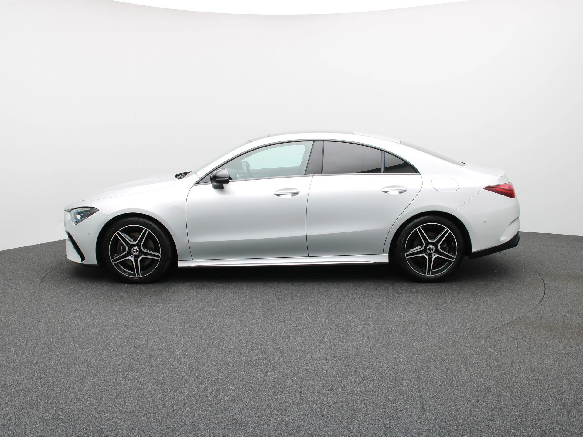 Mercedes-Benz-CLA-image-3