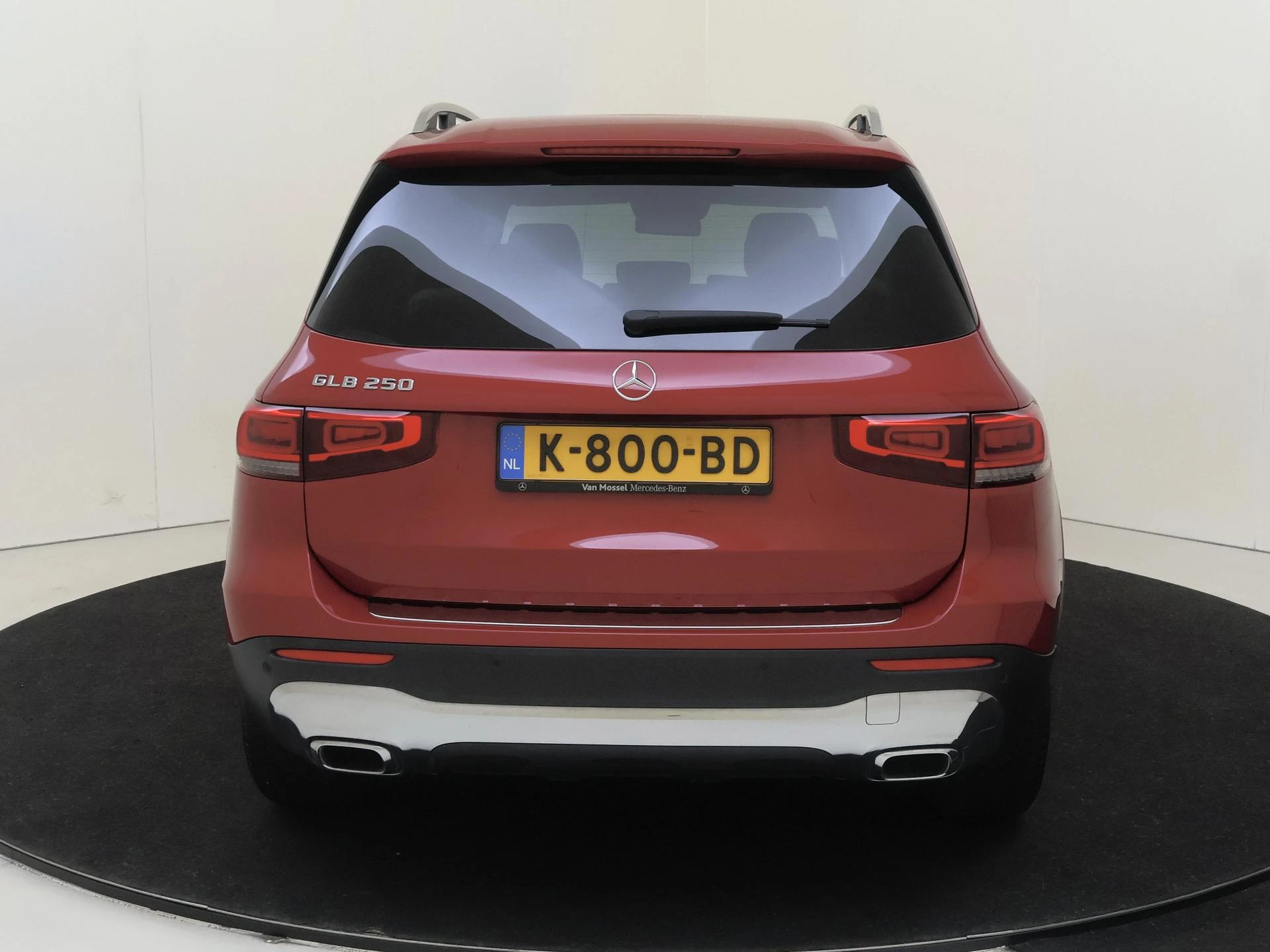 Mercedes-Benz-GLB-image-6