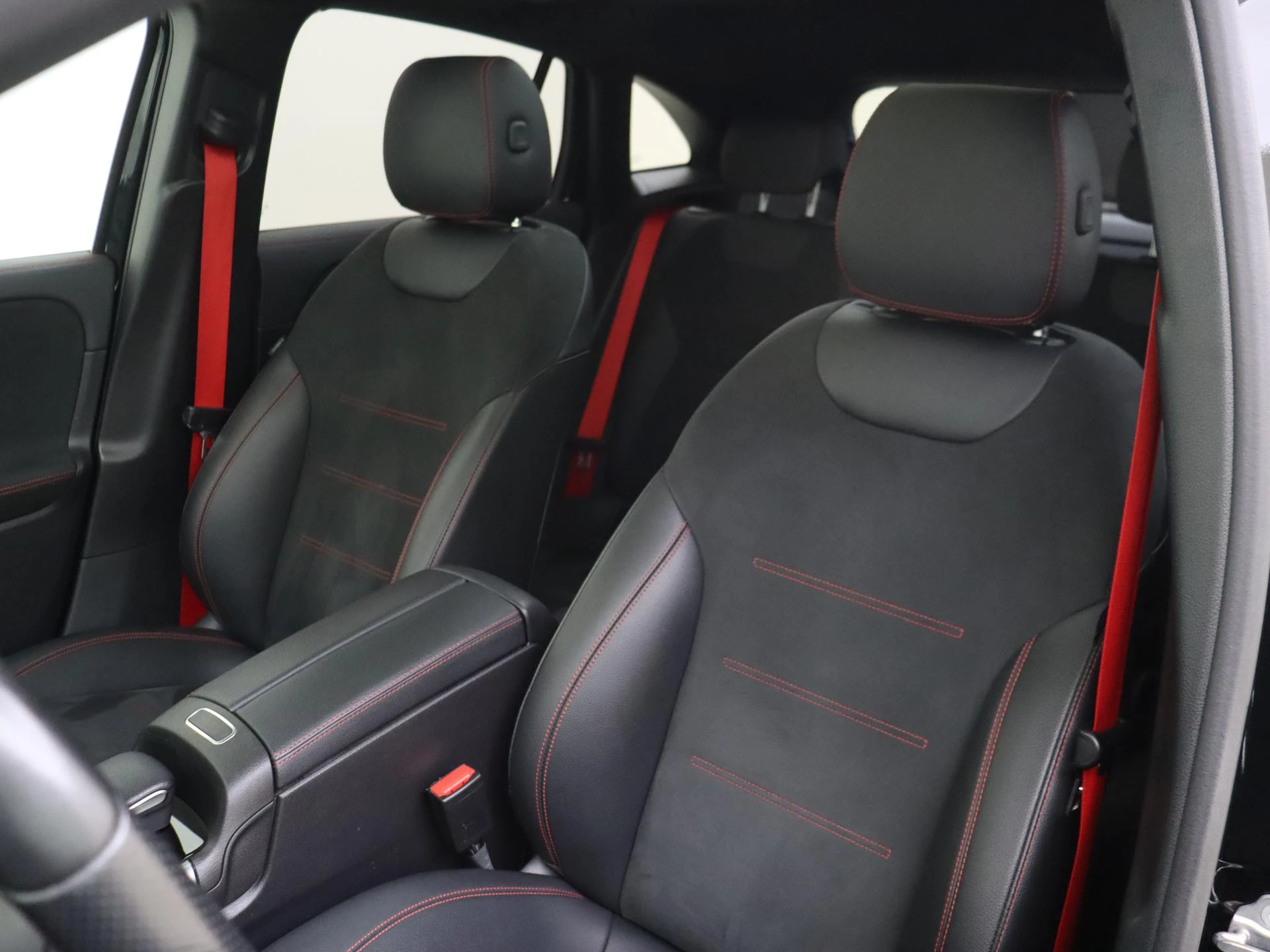 Mercedes-Benz-GLA-image-10