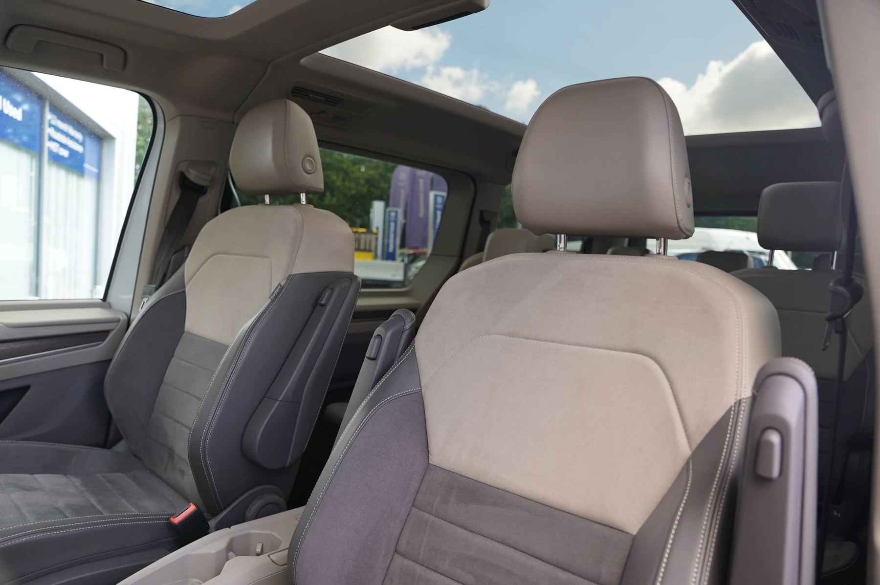 Volkswagen-Multivan-image-8