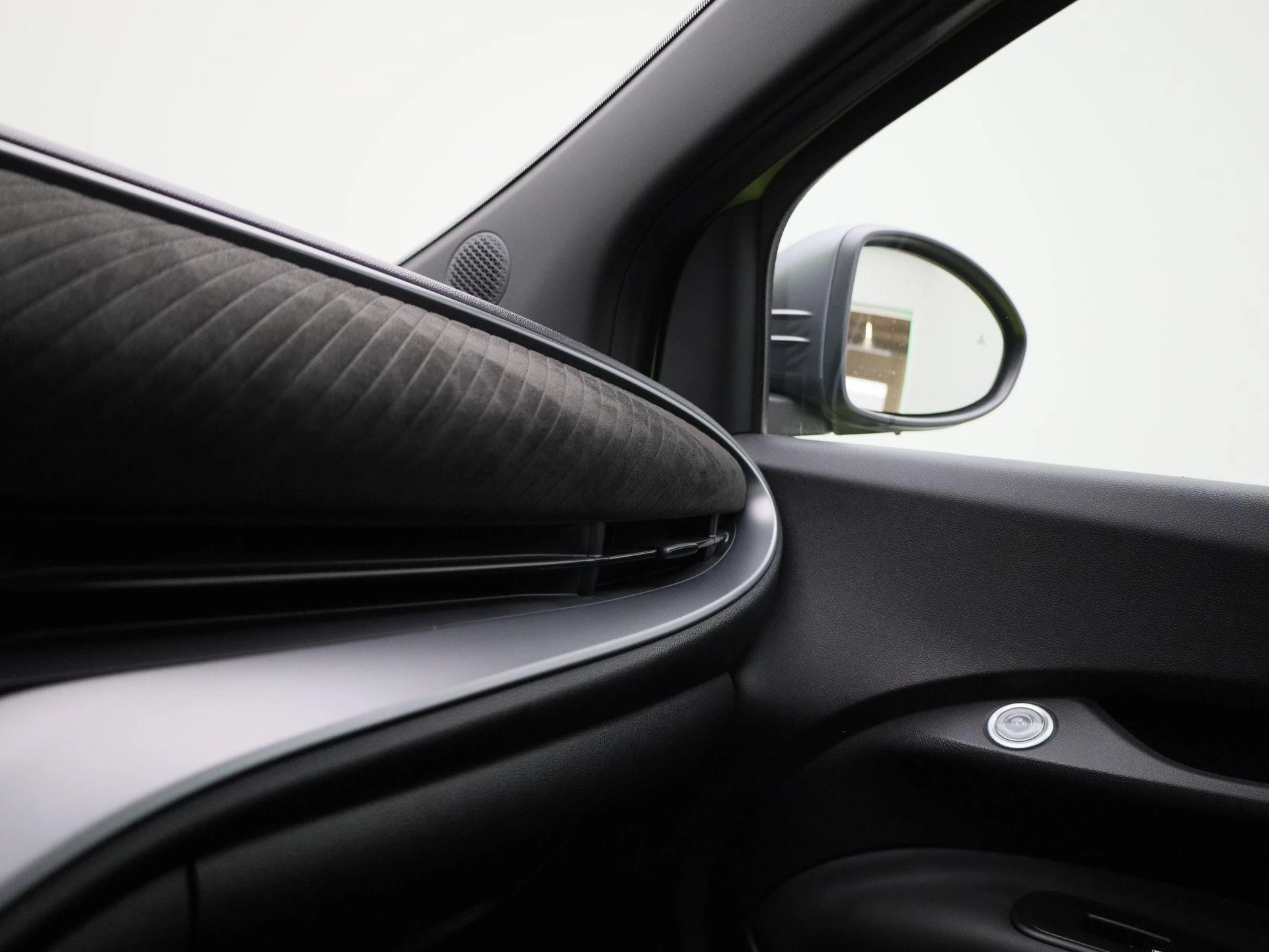 Abarth-500e-image-24