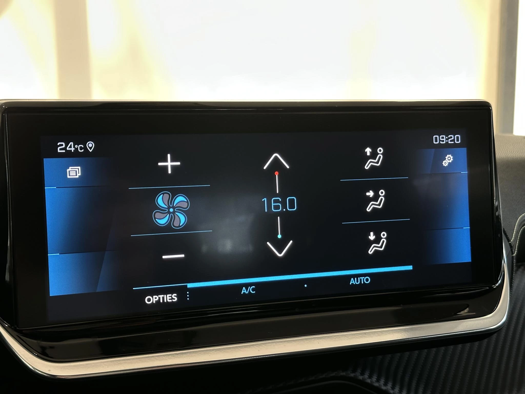 Peugeot-208-image-18