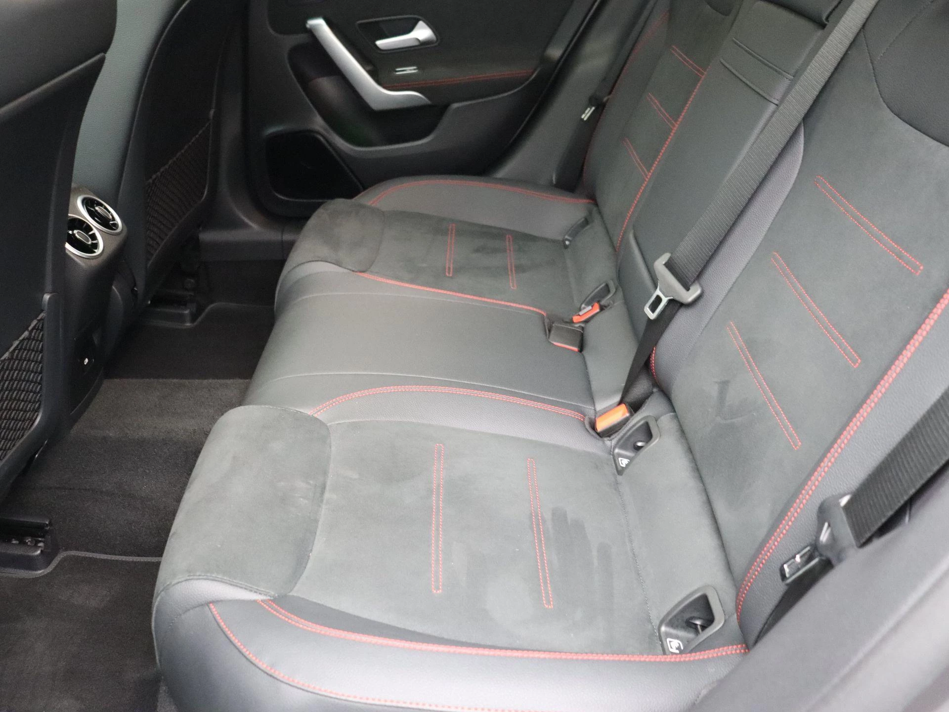 Mercedes-Benz-CLA-image-16