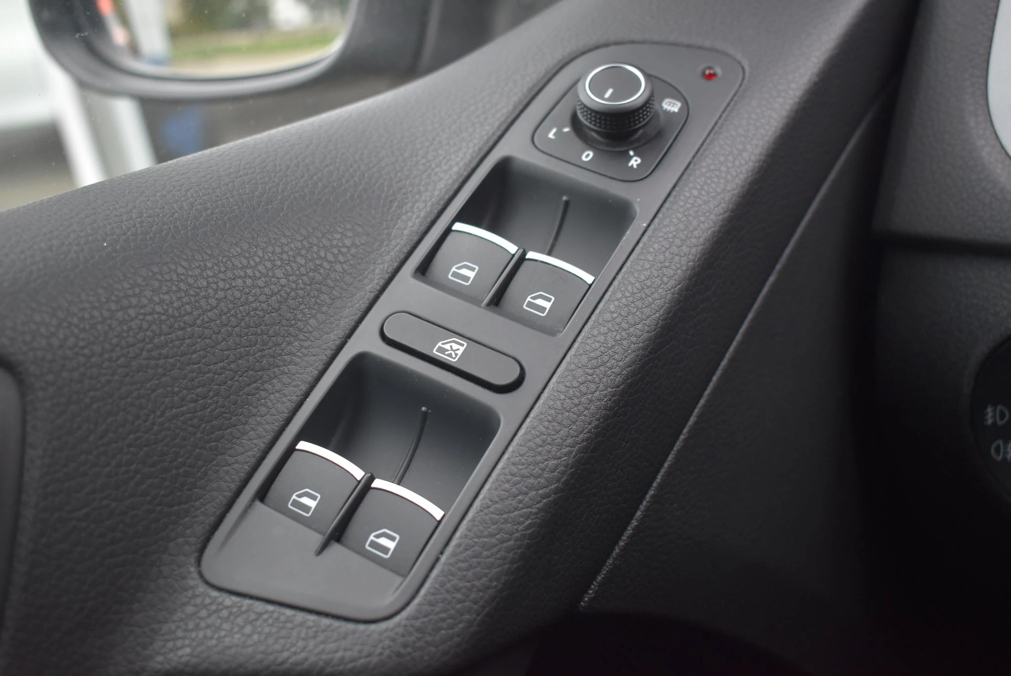 Volkswagen-Tiguan-image-18