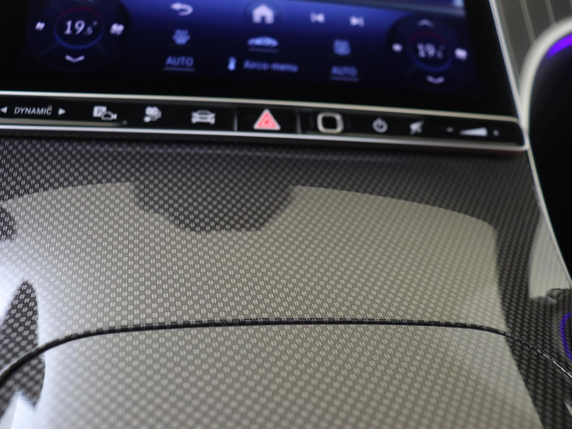 Mercedes-Benz-GLC-image-21