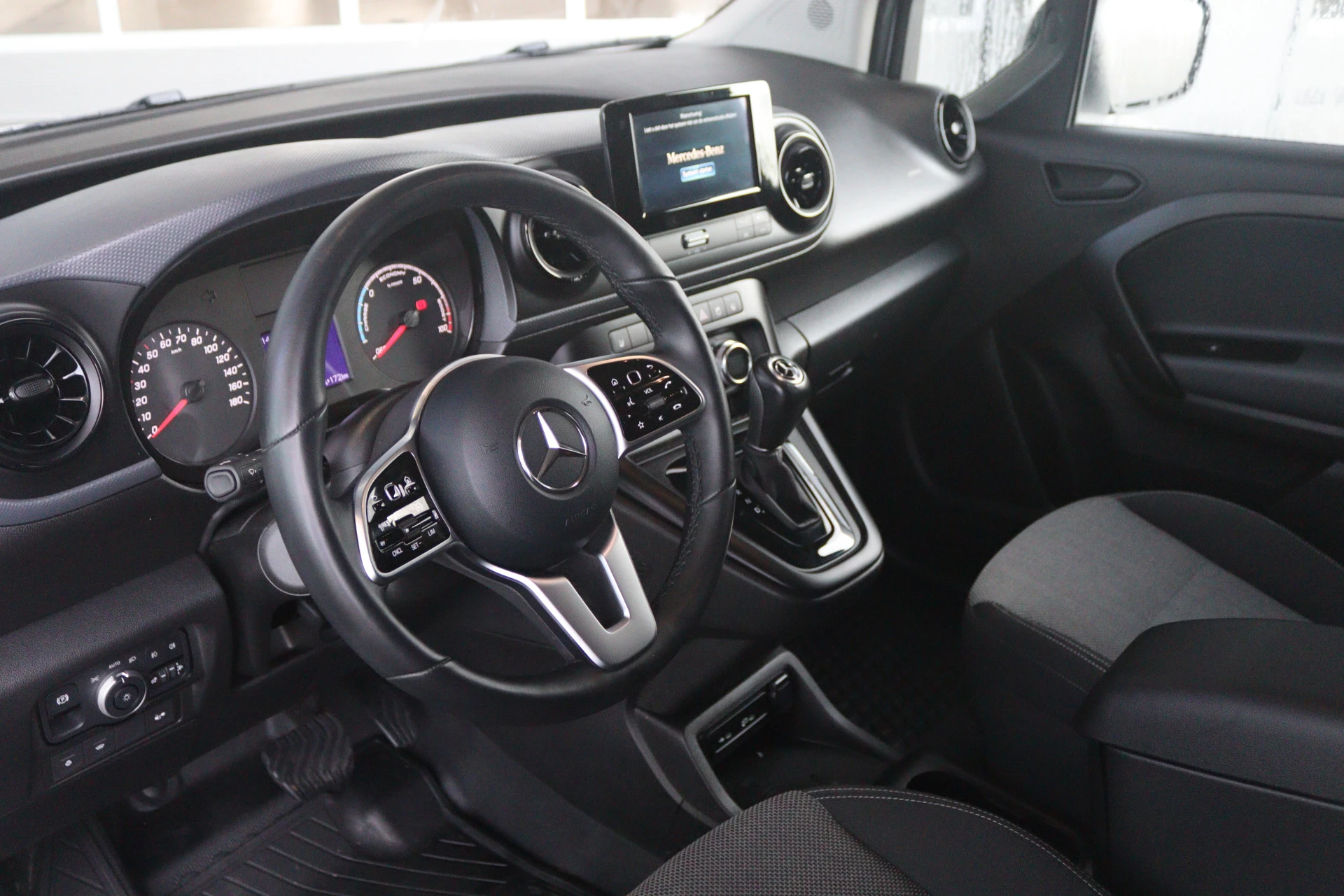 Mercedes-Benz-eCitan-image-3
