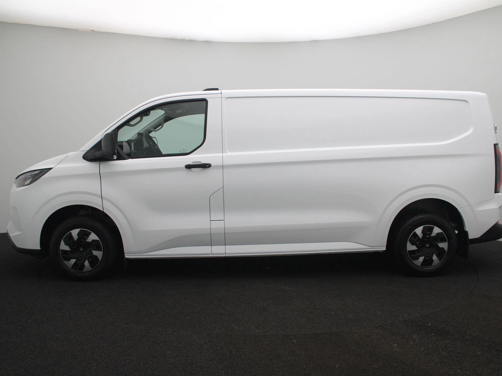 Ford-E-Transit Custom-image-3