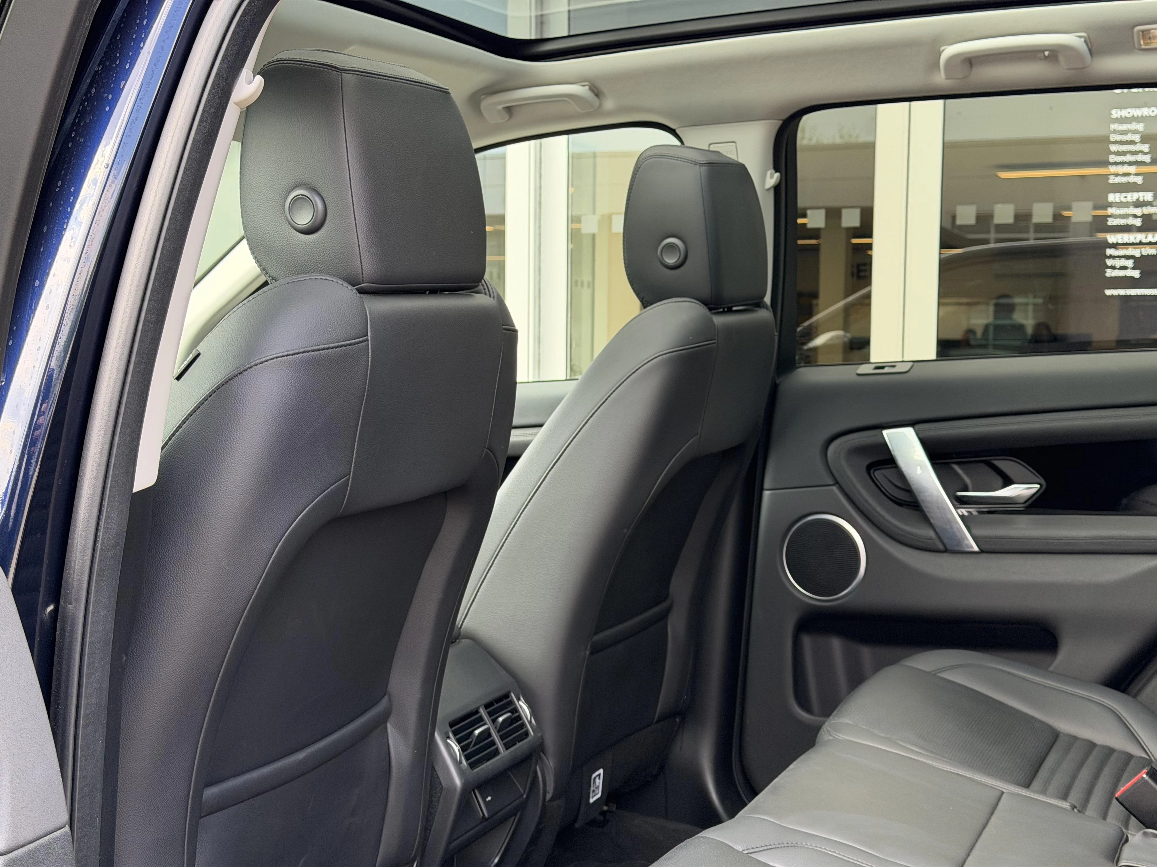 Land Rover-Discovery Sport-image-12