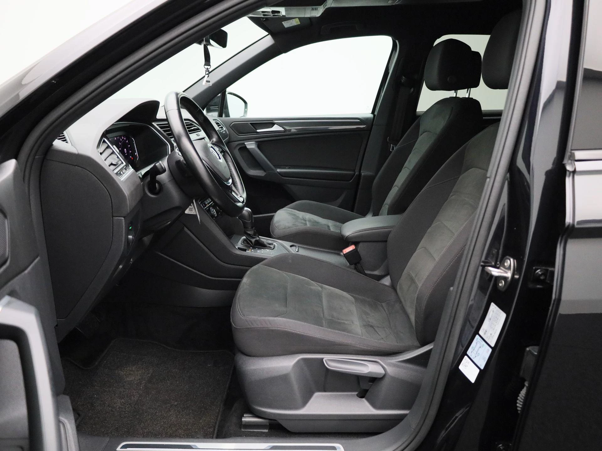 Volkswagen-Tiguan-image-8