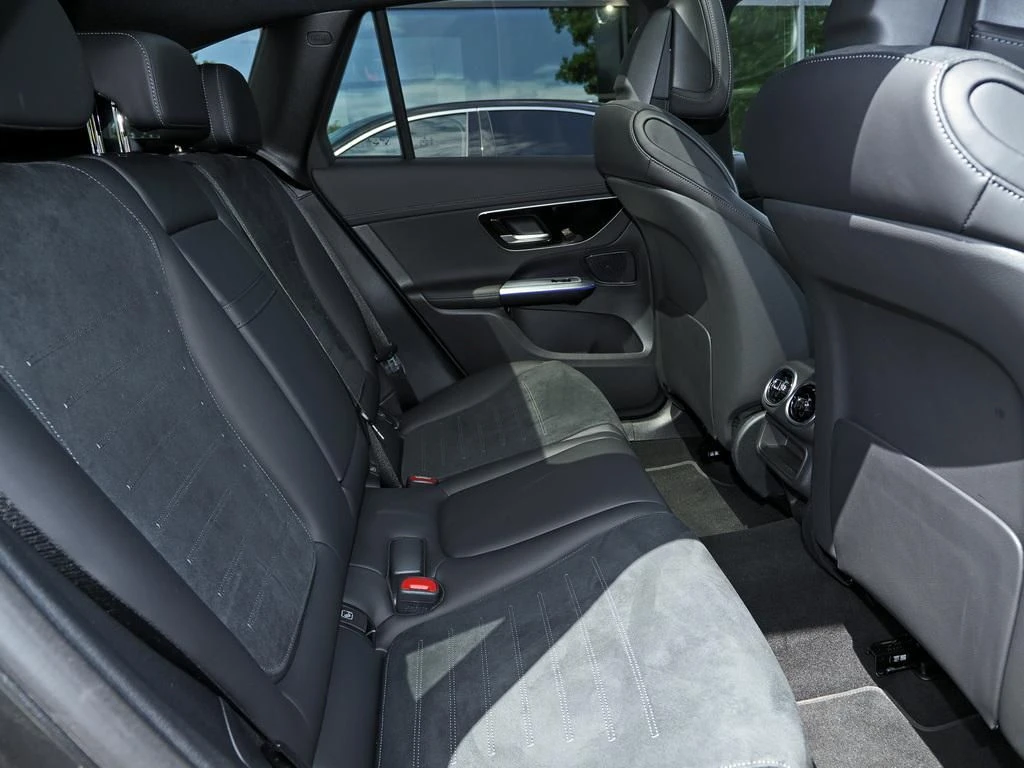 Mercedes-Benz-GLC 220 d-image-13