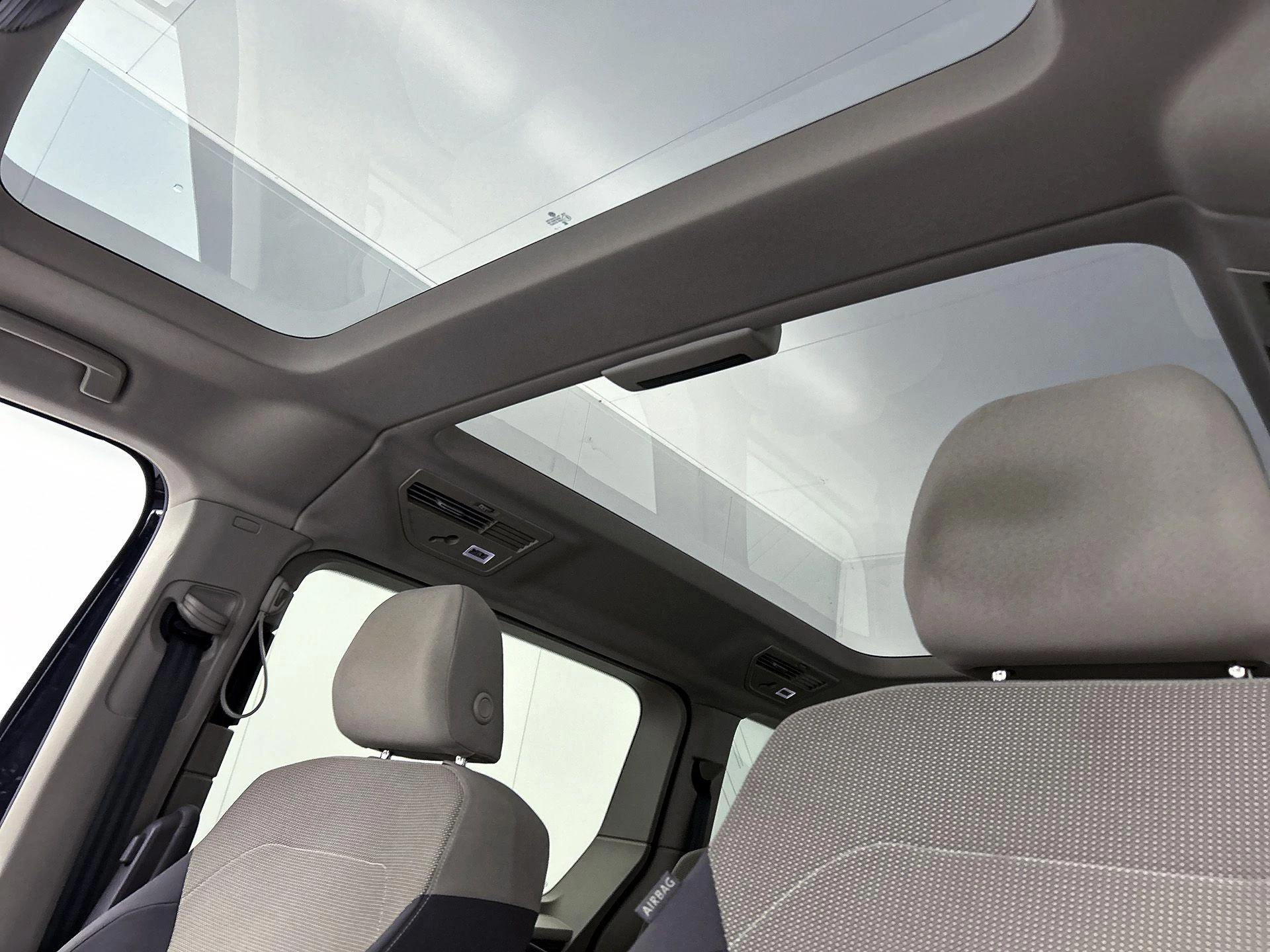 Volkswagen-Multivan-image-35