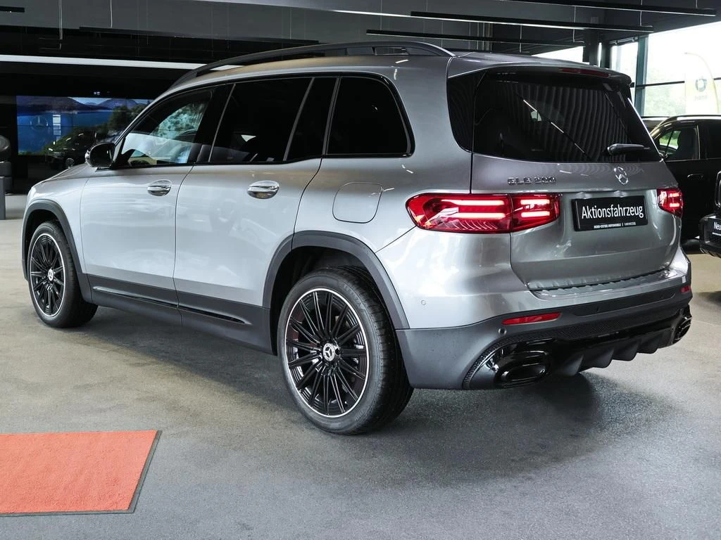 Mercedes-Benz-GLB 200-image-4