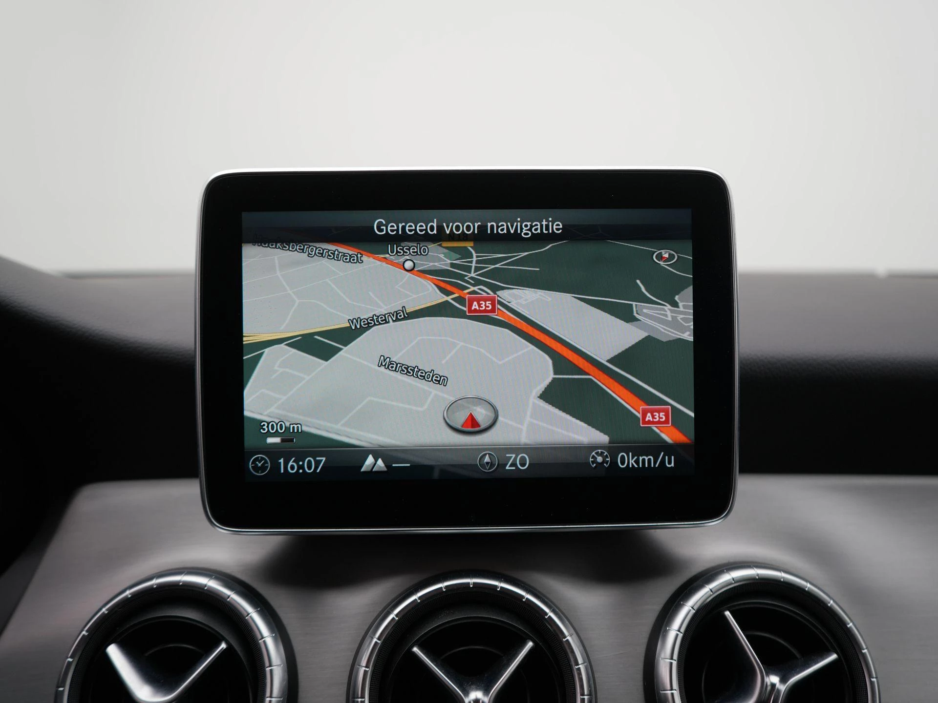 Mercedes-Benz-CLA-image-11