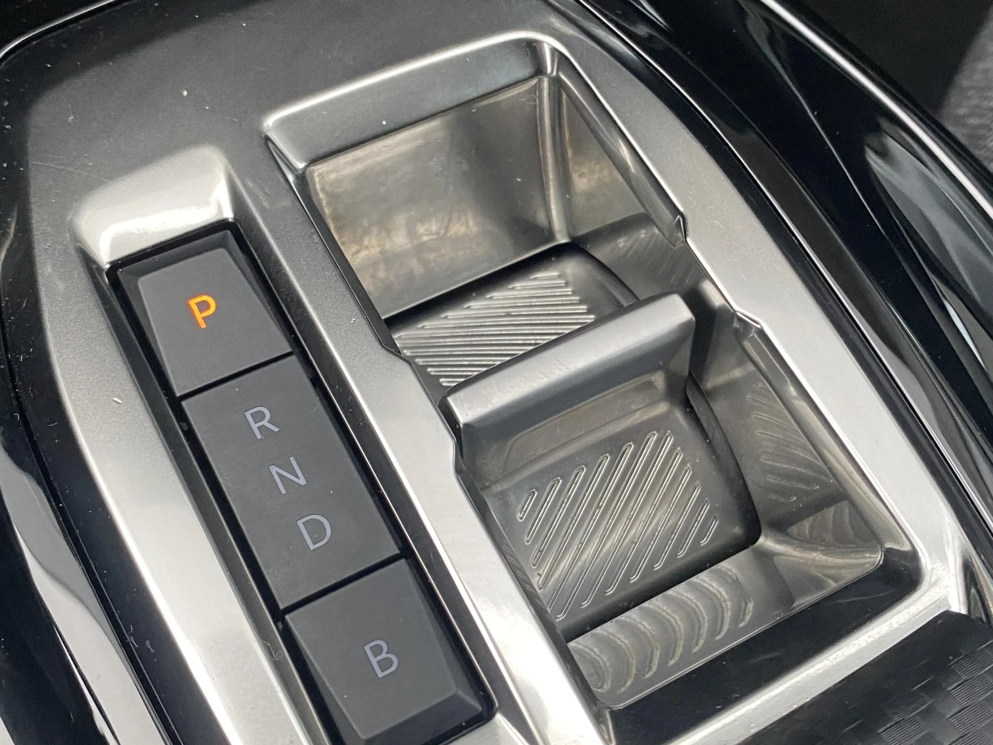 Peugeot-e-208-image-21