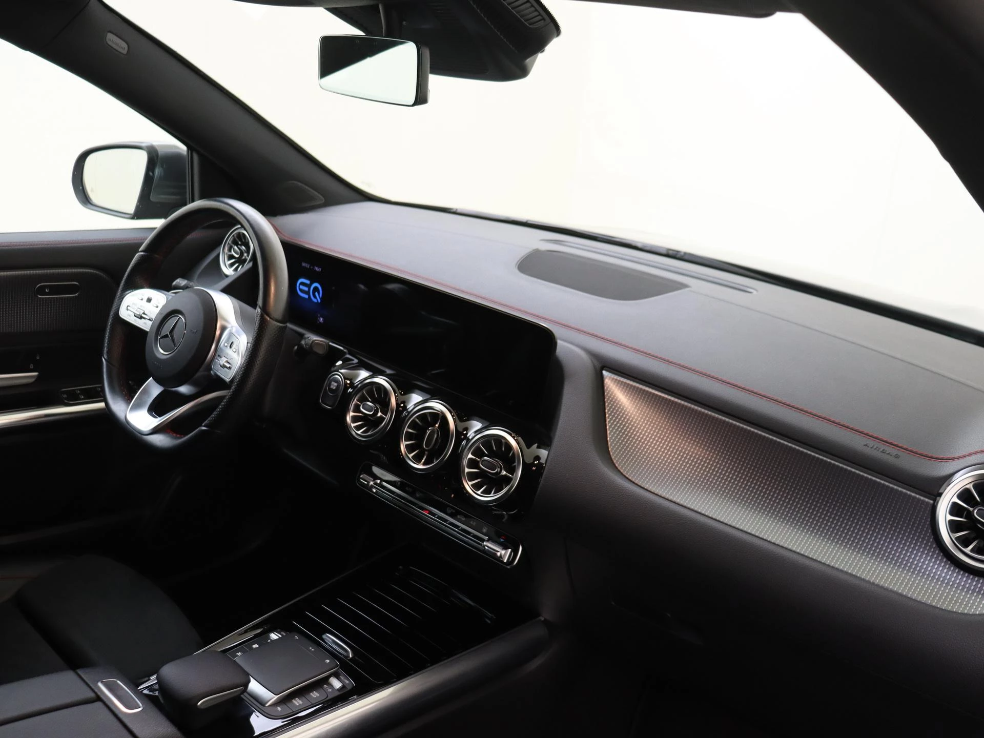 Mercedes-Benz-EQA-image-10