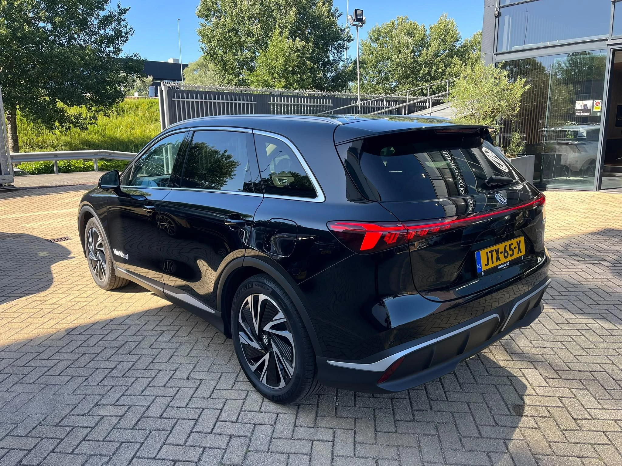 MG MGS6 Luxury 4WD 77 kWh