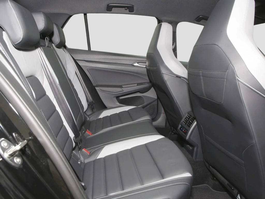 Volkswagen-Golf-image-10