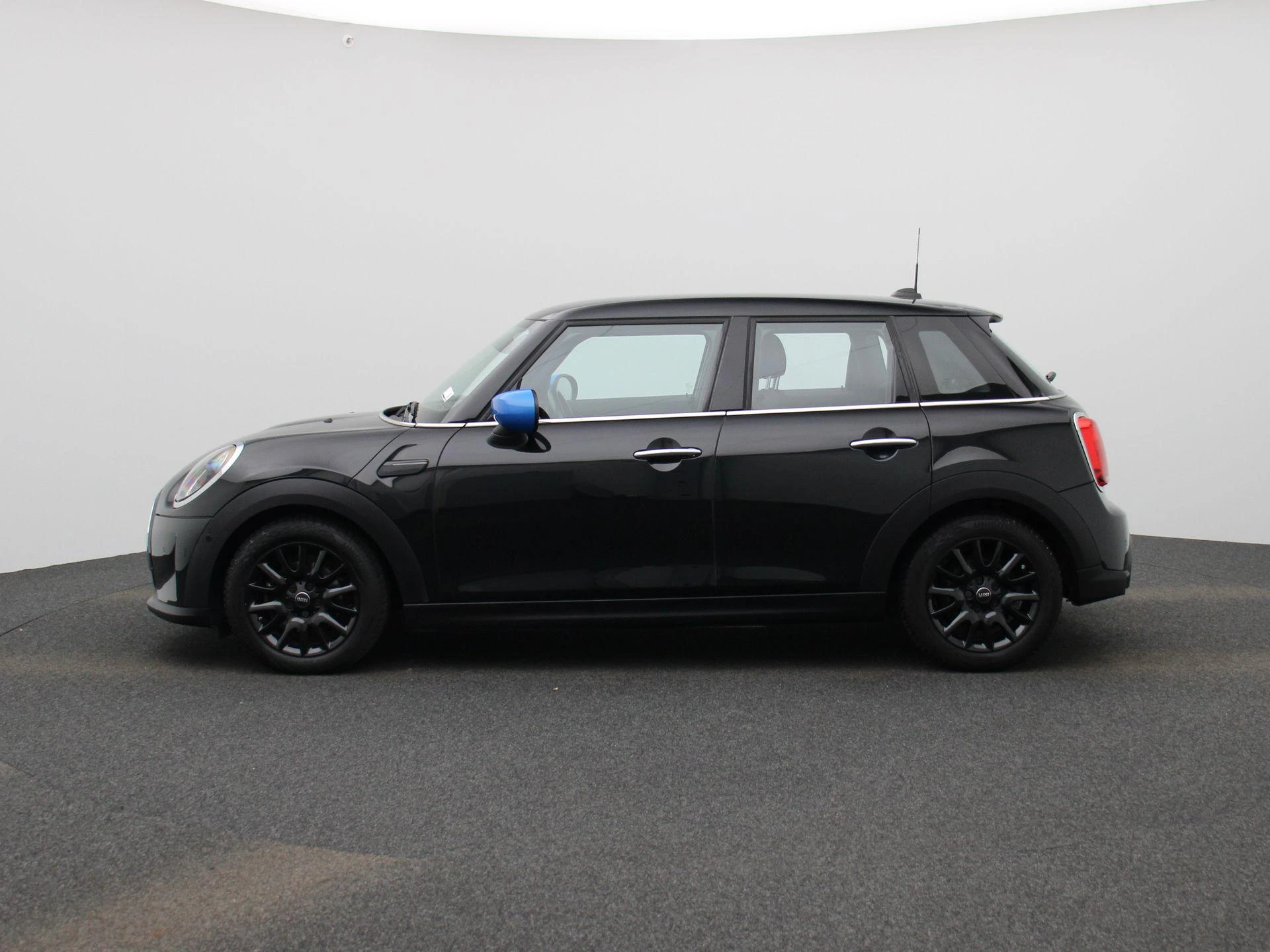 MINI-One-image-3