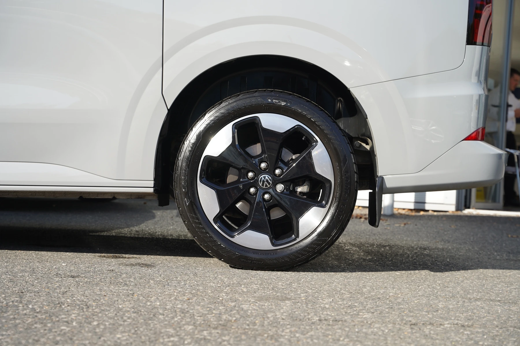 Volkswagen-Transporter-image-23