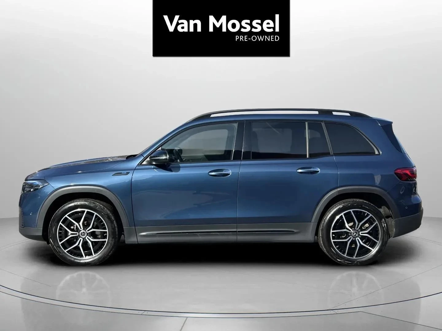 Mercedes-Benz-EQB-image-8