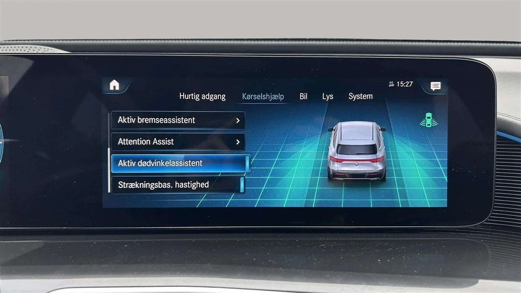 Mercedes-Benz-EQC-image-24