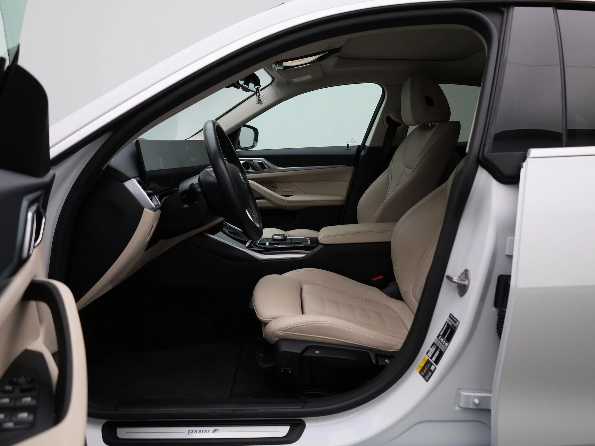 BMW-i4-image-8
