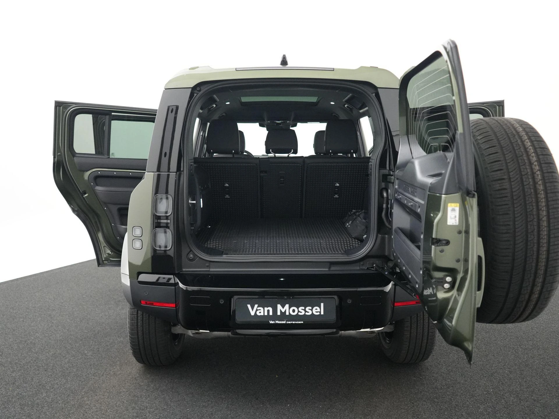 Land Rover-Defender-image-41