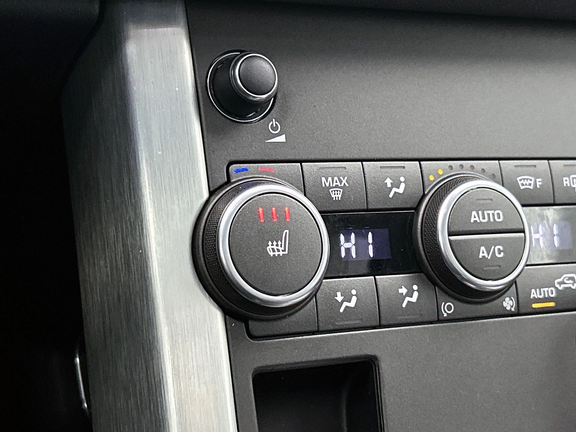 Land Rover-Range Rover Evoque-image-11