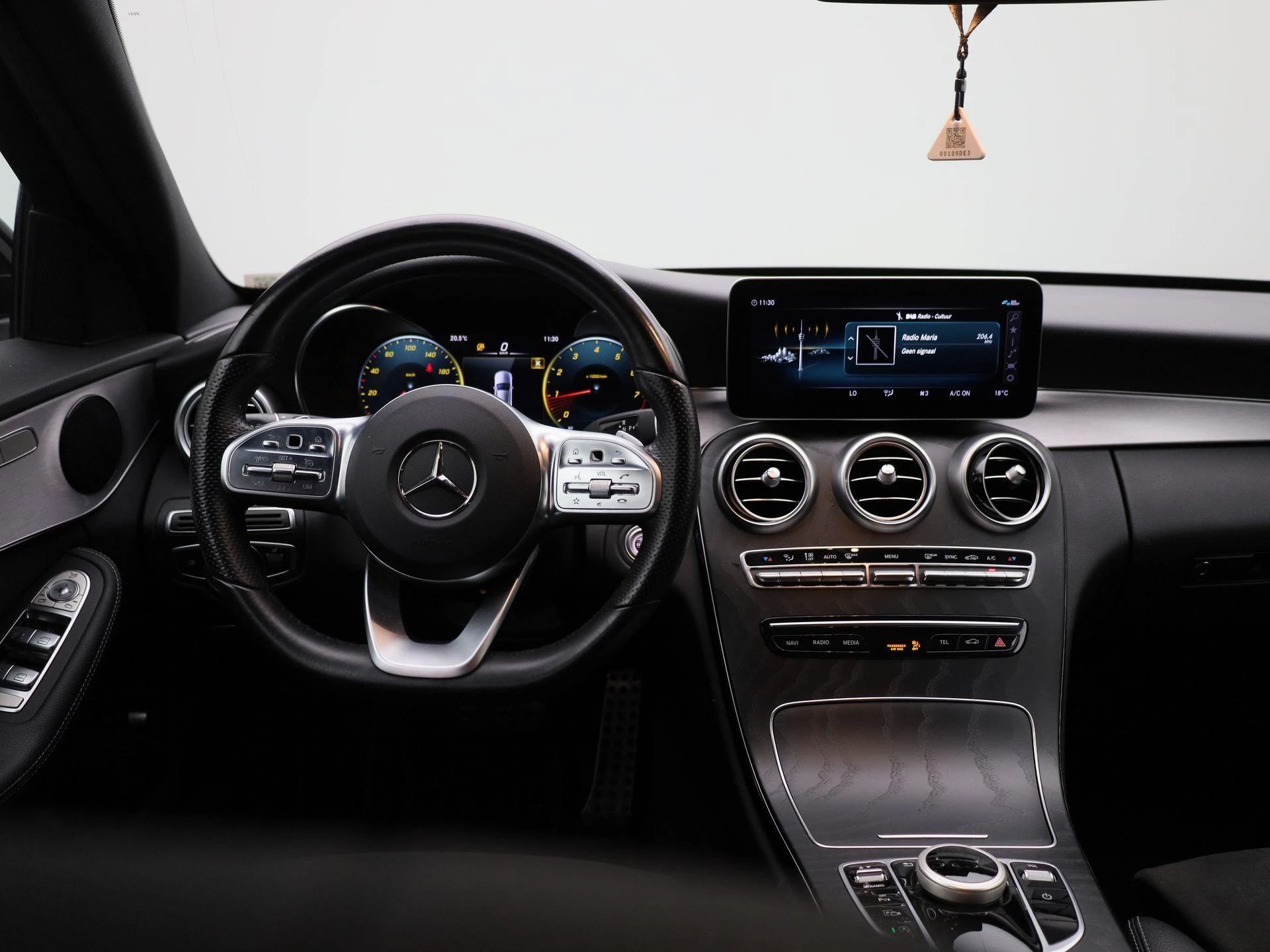 Mercedes-Benz-C-Klasse-image-6
