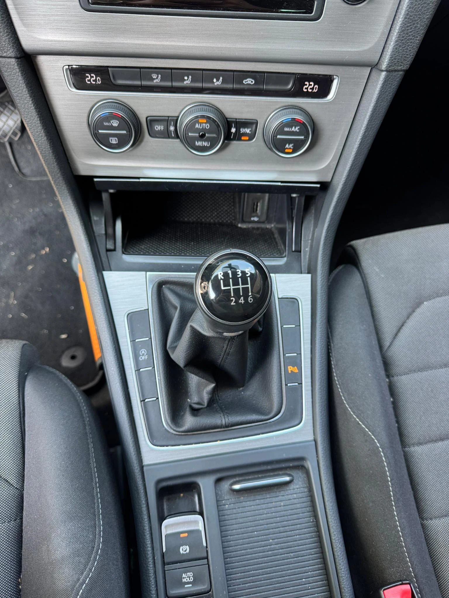 Volkswagen-Golf-image-9