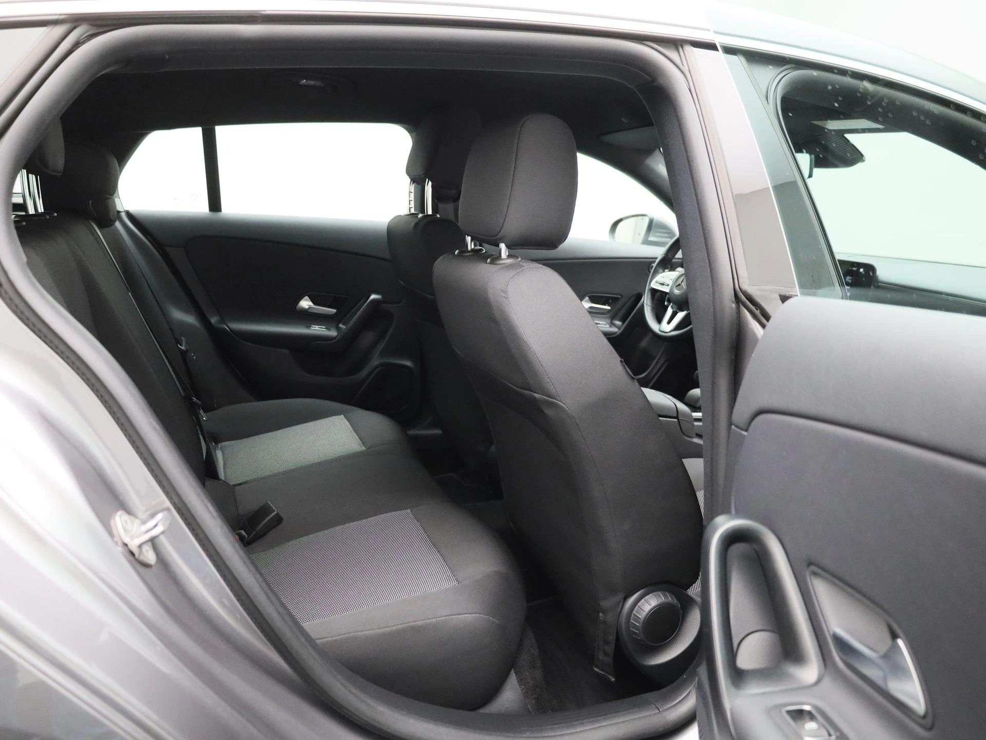 Mercedes-Benz-CLA-image-33
