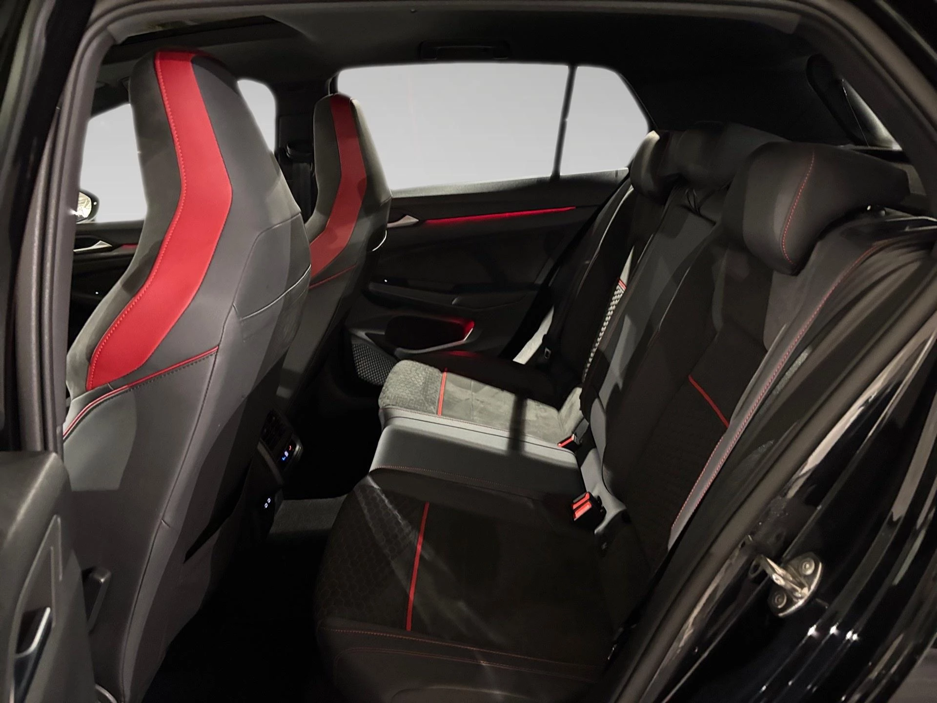 Volkswagen-Golf-image-10