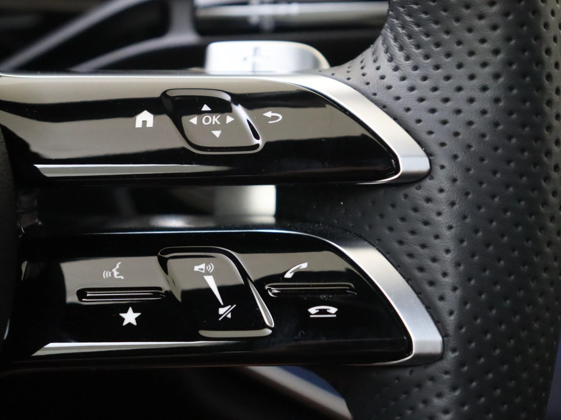 Mercedes-Benz-E-Klasse-image-13