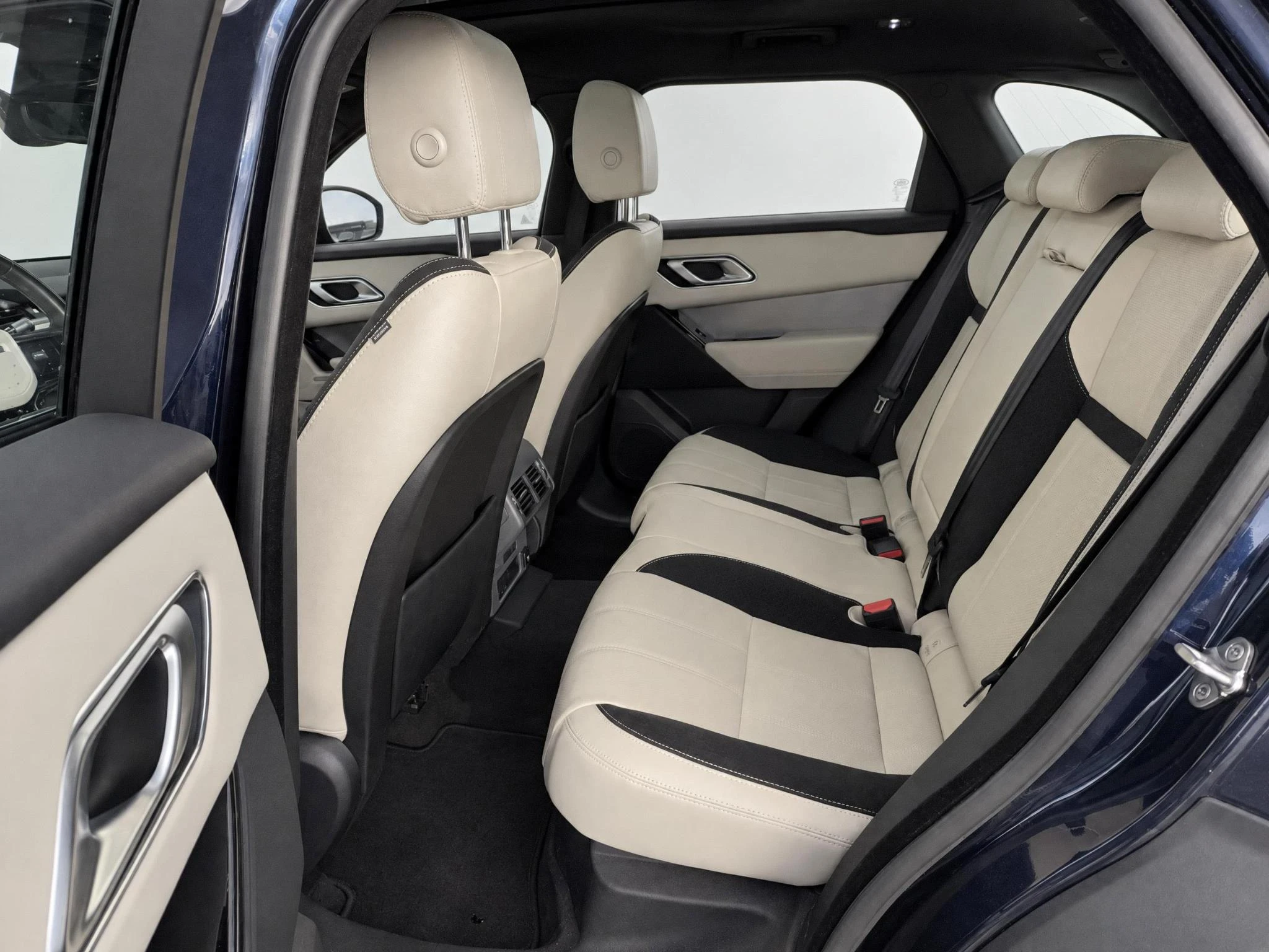 Land Rover-Range Rover Velar-image-11