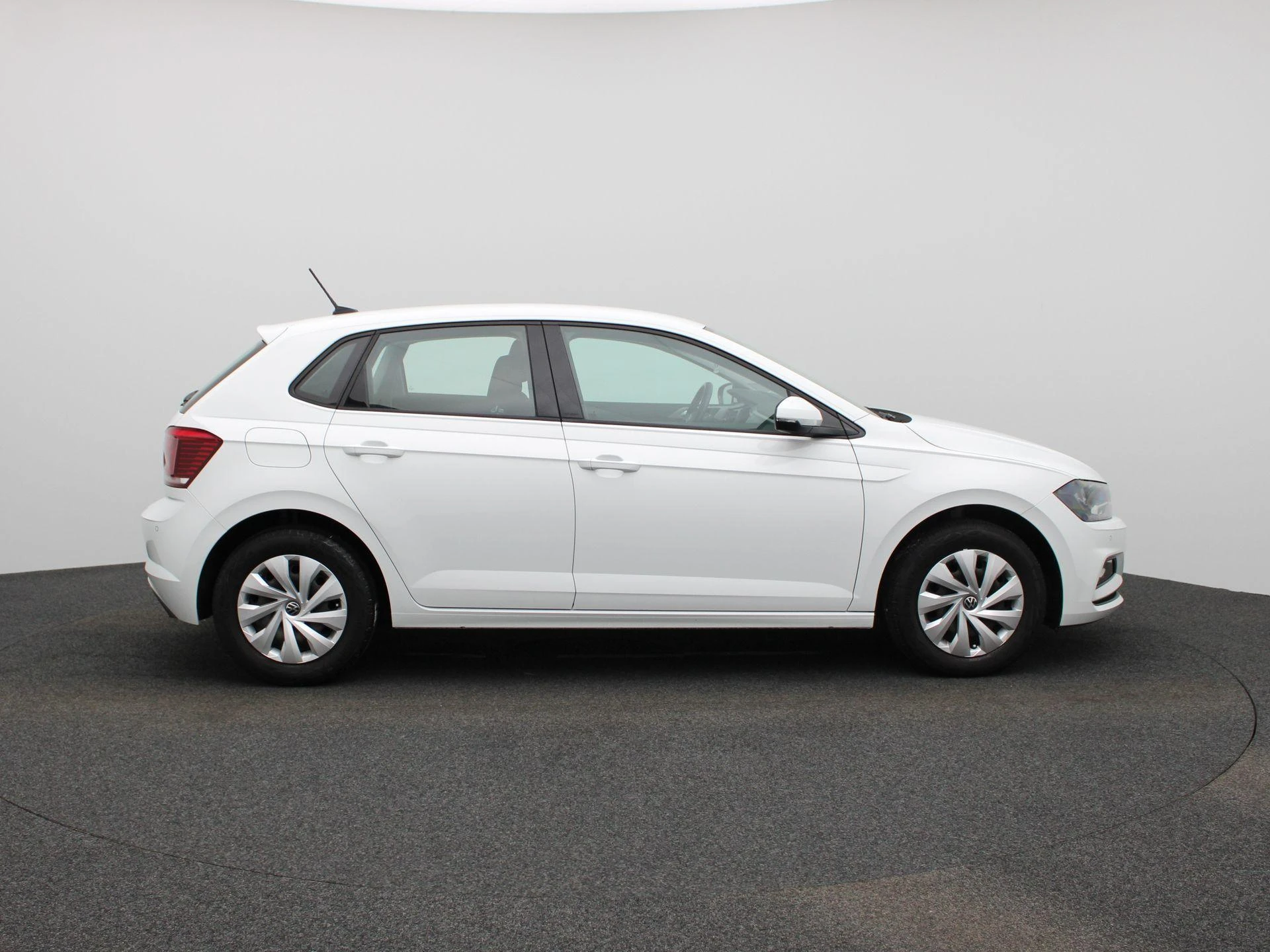 Volkswagen-Polo-image-5