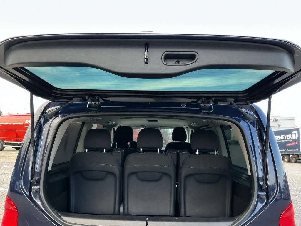 Mercedes-Benz-V-Klasse 300-image-18