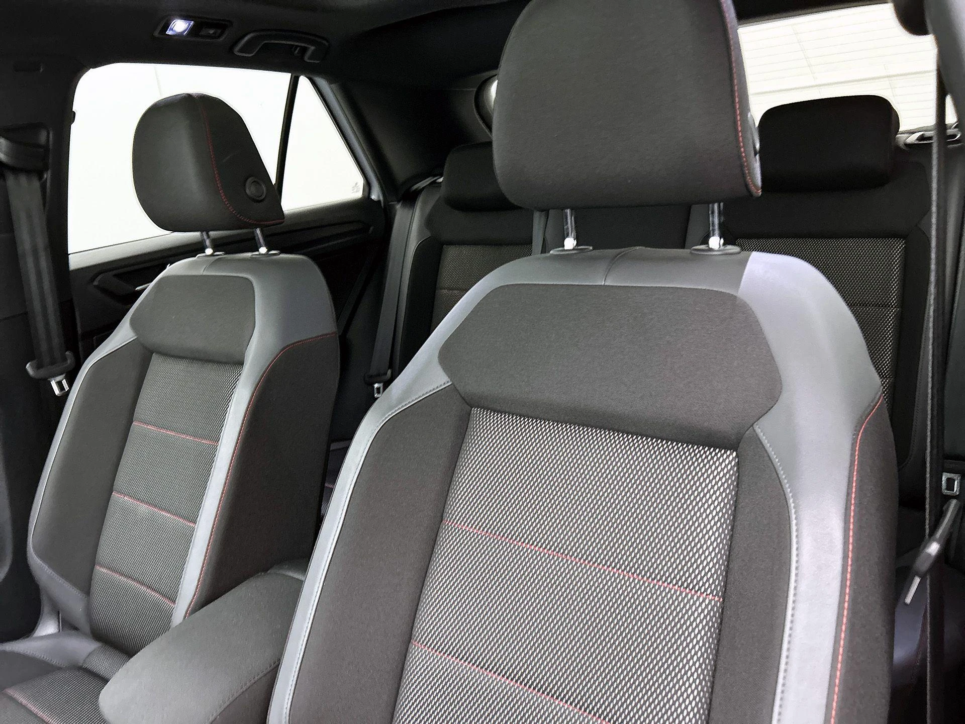 Volkswagen-T-Roc-image-10