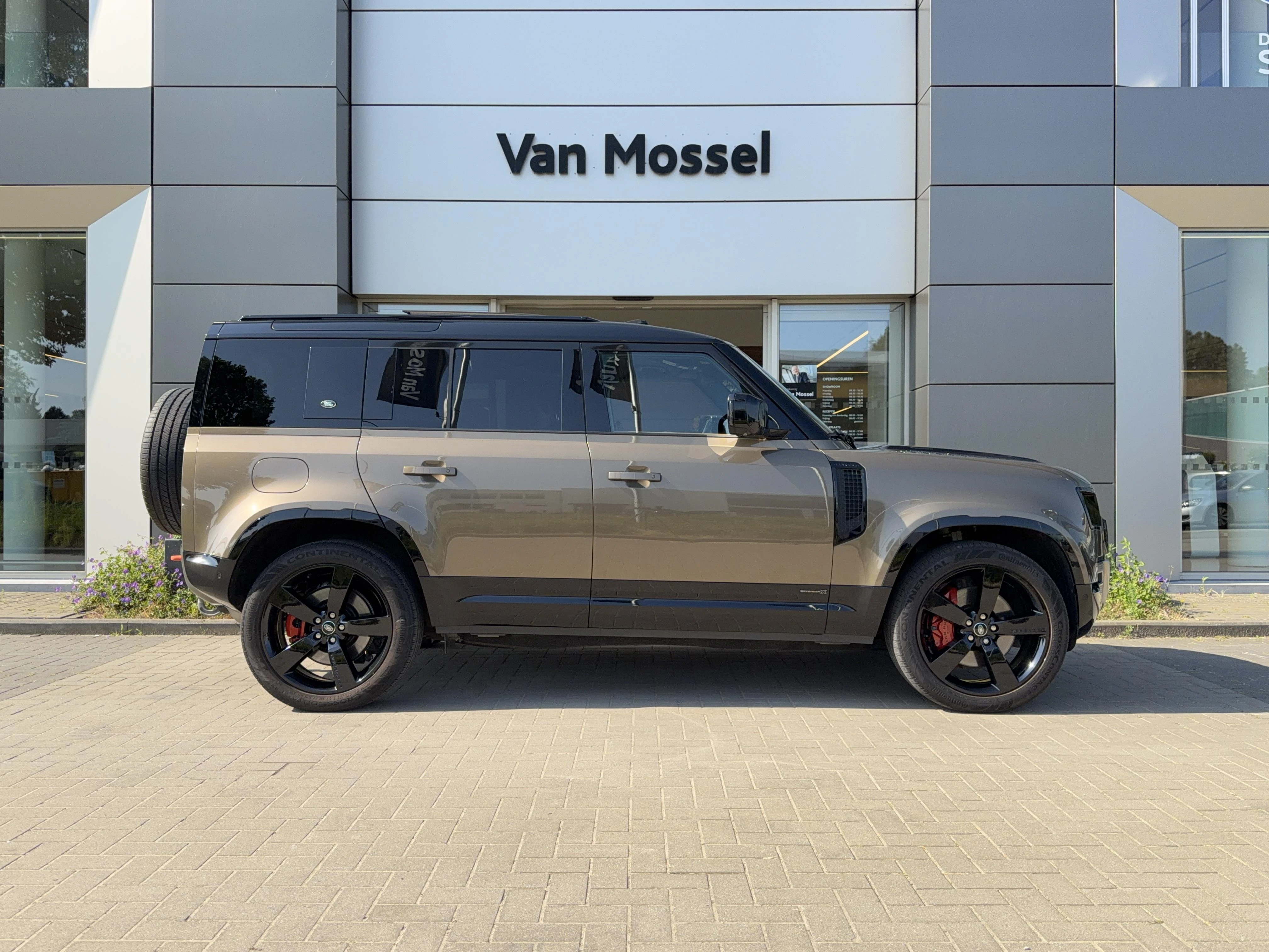 Land Rover Defender 110 P400e X AWD Auto