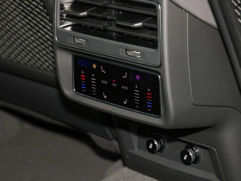 Audi-RSQ8-image-13