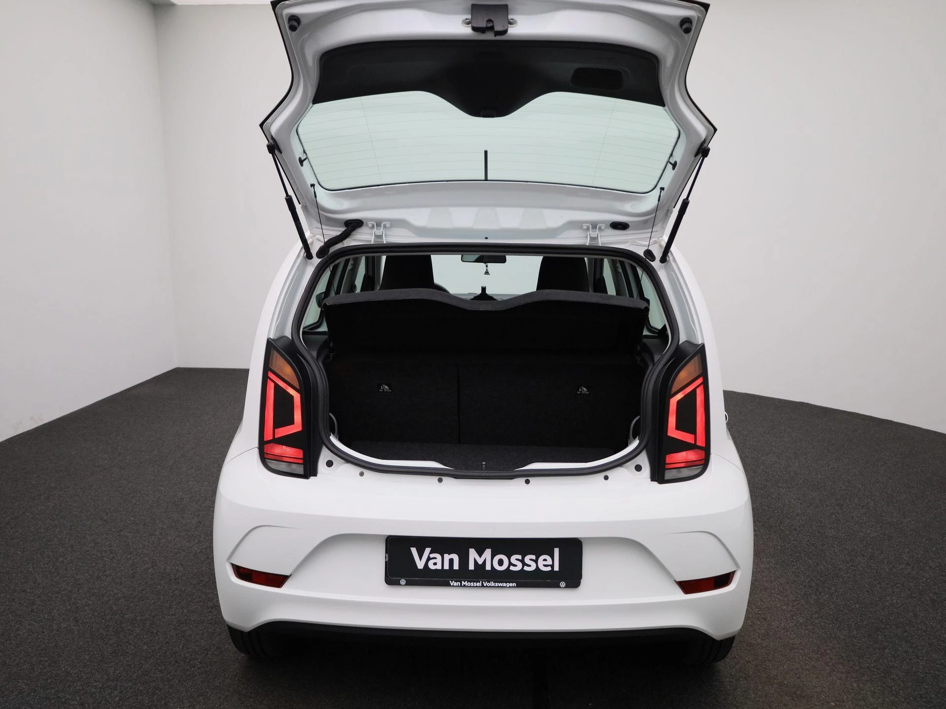 Volkswagen-e-up!-image-10