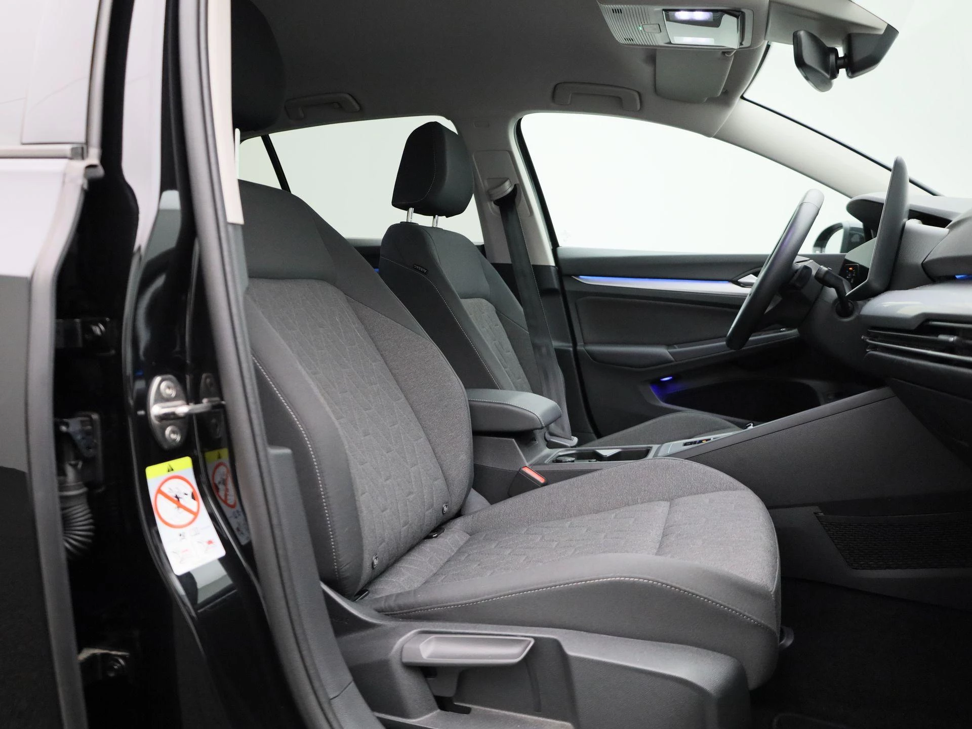 Volkswagen-Golf-image-33