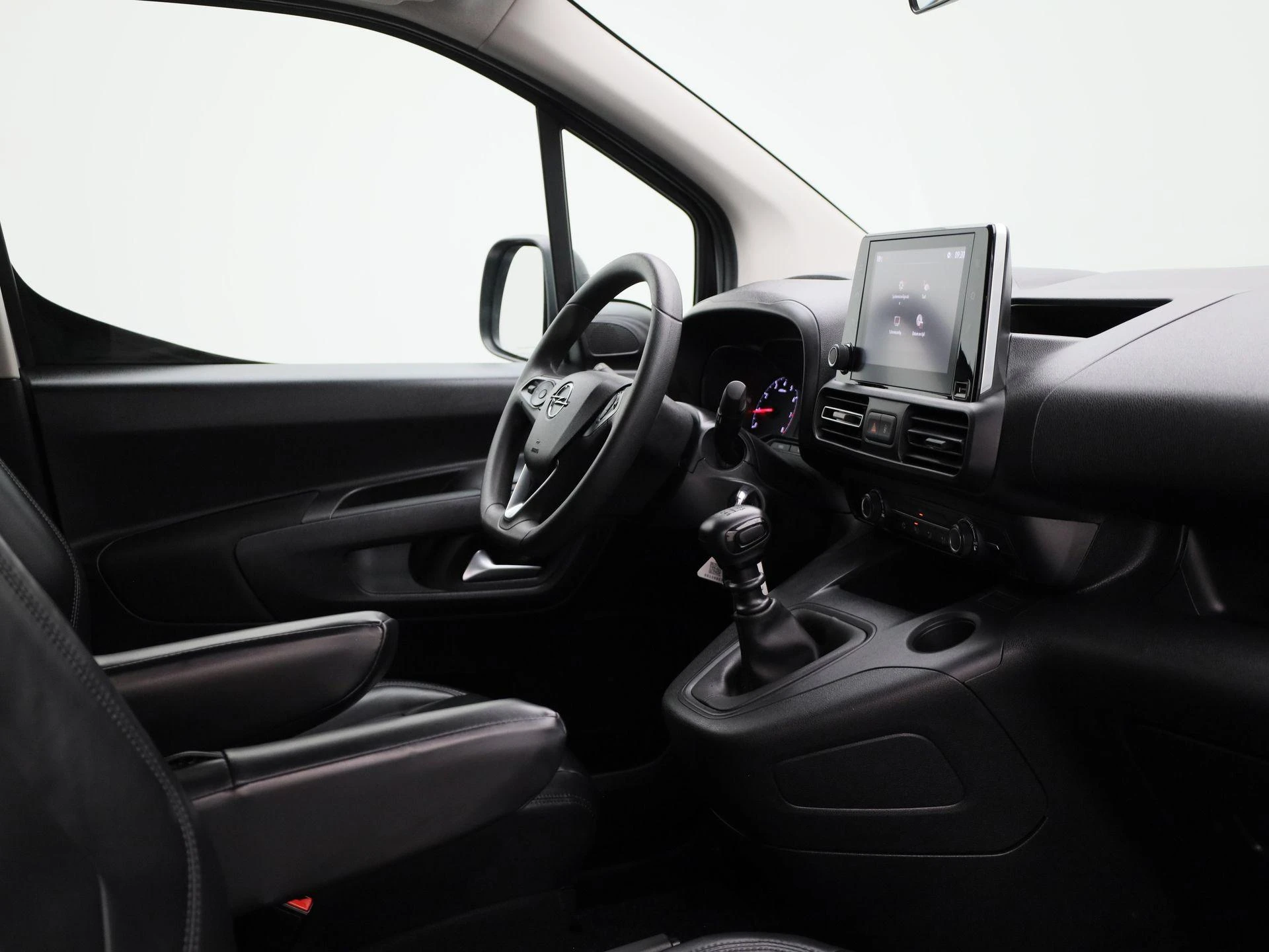 Opel-Combo Life-image-26