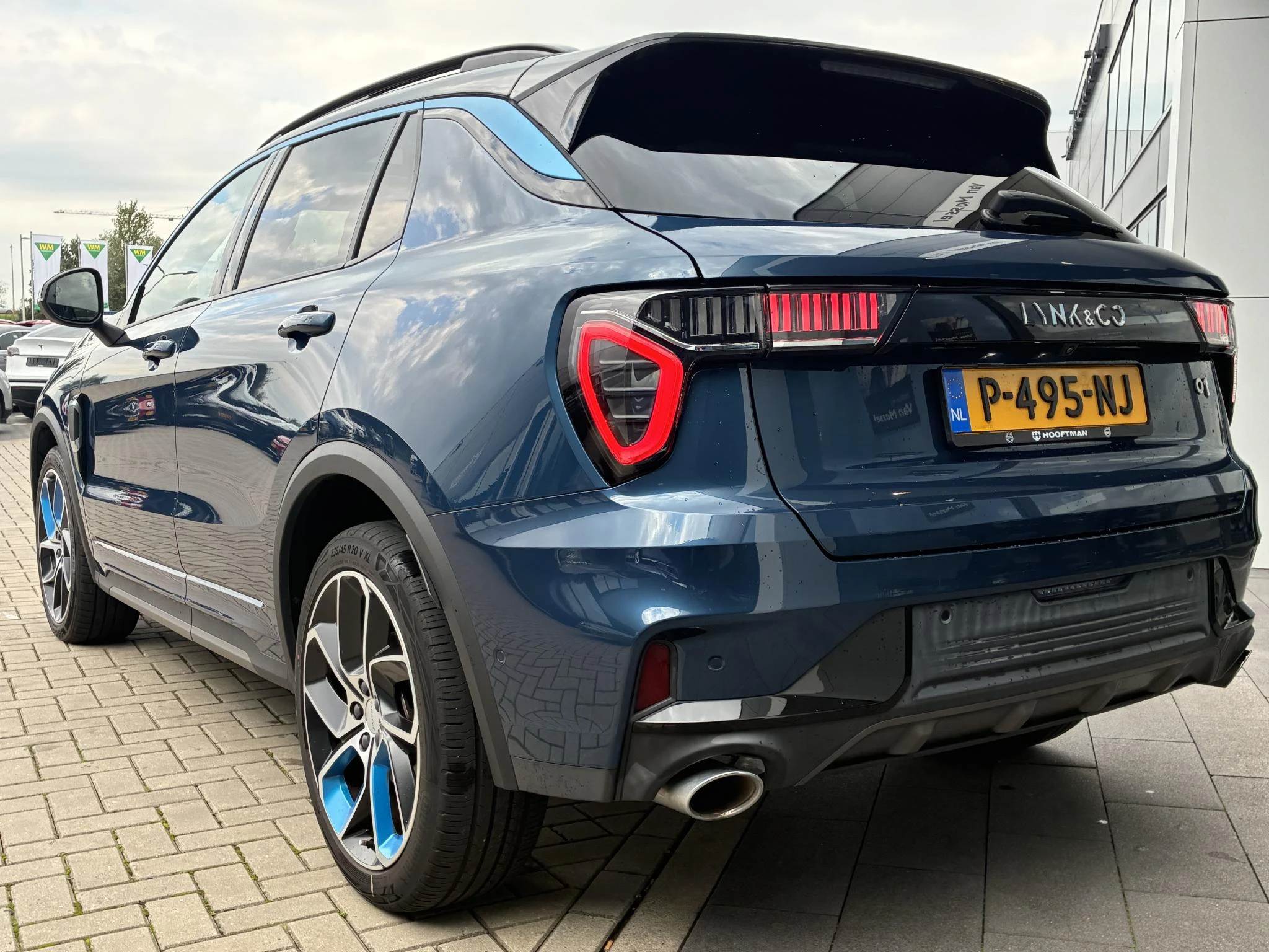 Lynk & Co-01-image-2