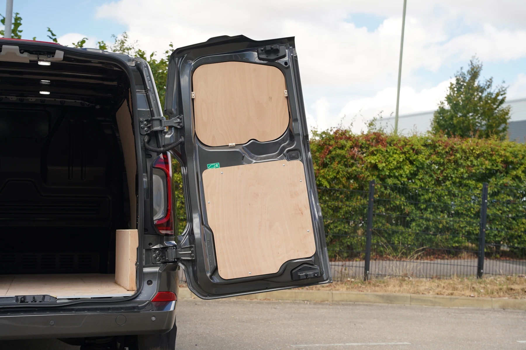 Volkswagen-Transporter-image-31