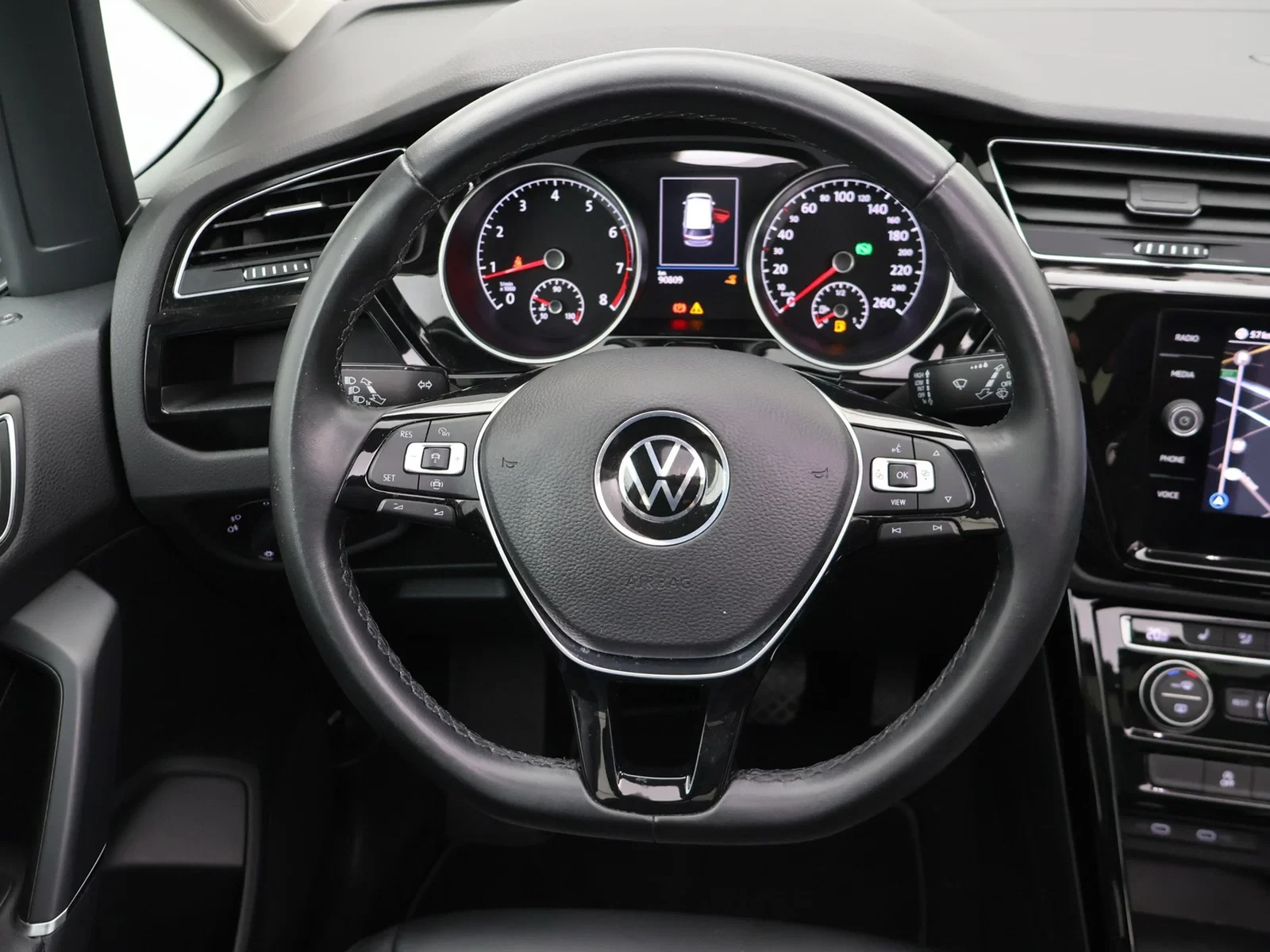 Volkswagen Touran Touran Highline 1.5TSI 150PK *AUTOMAAT*PANODAK*7 ZITPLAATSEN*CAMERA*LEDER*ACC*PDC*NAVI*APP-CONNECT*...*
